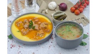 Supa cu fidea,tochitura ardeleneasca,mamaliga,salata de castraveti murati