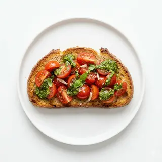 Tostada Con Tomate, Ajo Y Pesto