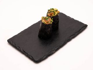 Gunkan maki de tartar de salmón (8uds)