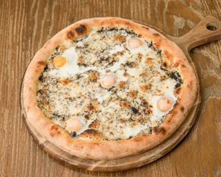 PIZZA UOVA DI QUAGLIA E TARTUFO