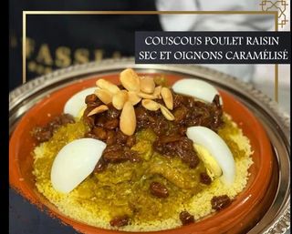 Couscous Au Poulet Raisins Secs & Oignons Caramélisés