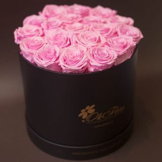 17 trandafiri criogenați roz în cutie de lux mare neagră