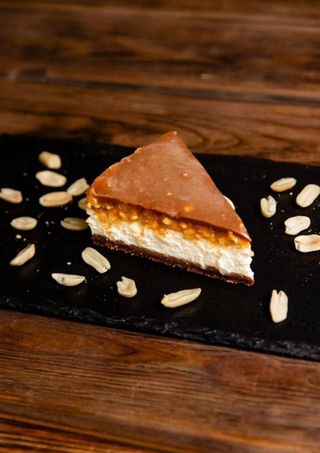 Чизкейк Сникерс