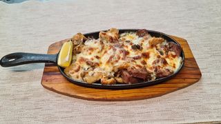 Телешко шкембе с език, гъби и кашкавал (300г)