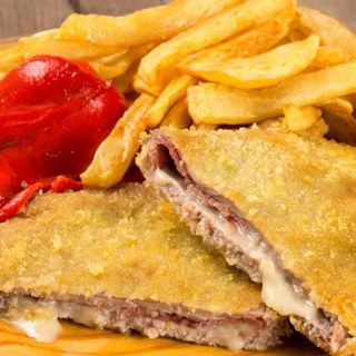 Plato combinado cachopo