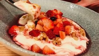 Cheese Cake De Queso Fresco Con Fresas Y GUINDAS