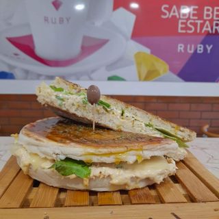 Tostas no pão Alentejano 