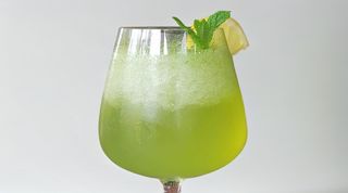 Limunada sa svježom mentom