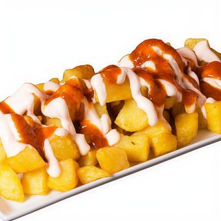 Patatas fritas con alioli-brava