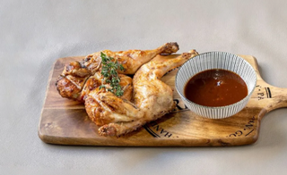 Pollo A La Brasa Entero Con Salsa Barbacoa