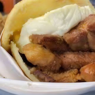 Arepa Cochino Y Queso