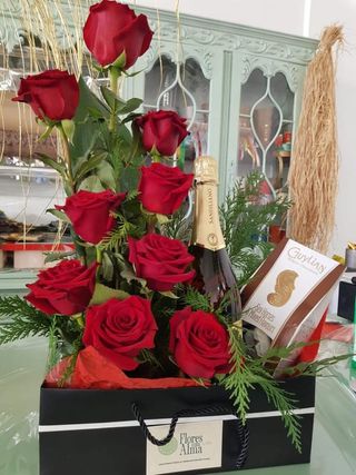 Caixa Amor com Chocolates e Rosas Vermelhas