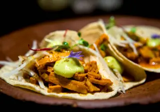 Taco De Pollo Con Mole (4 Uds.)