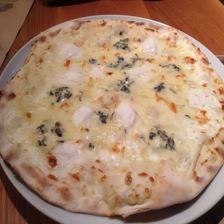 Pizza Cuatro Quesos (Mediana)