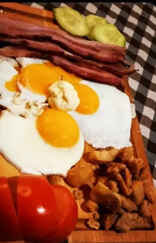 Jaja na oko sa šunkom