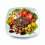 Plato De Verduras Con Carne Mixta Y Patatas