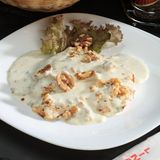 Piept de pui cu gorgonzola cu nuci