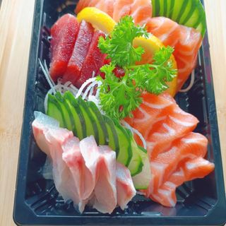 F2. Sashimi Misto