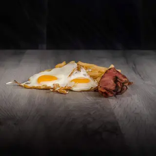 Huevos fritos con bacón y patatas