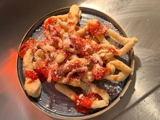 Sfrigoli di pasta cresciuta alla amatriciana