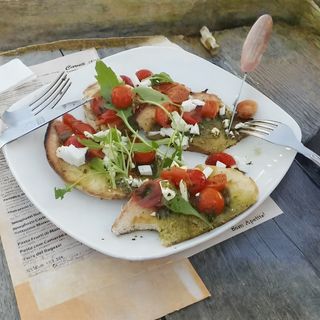 Bruschetta Caprese