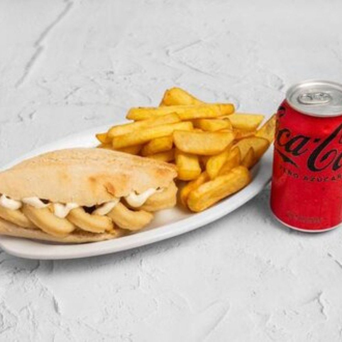 Menú 2 - Montadito de calamares + patatas fritas + bebida