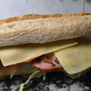 Bocadillo de lomo completo