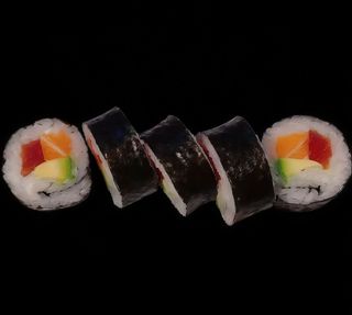 Futomaki de salmón con atún y aguacate (5 uds.)