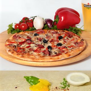 Pizza specialitatea casei﻿