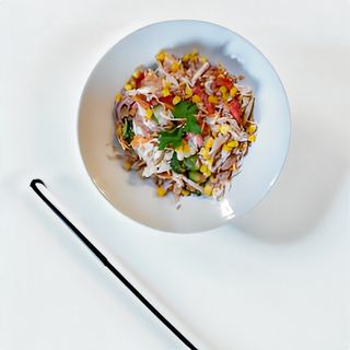 Salata cu ton si sos de lamaie si lipie