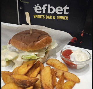 Чийзбургер, плюс  Coca-Cola Original Taste (330мл)