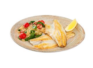 Филе от лаврак с киноа, спанак и чери домати (350г)