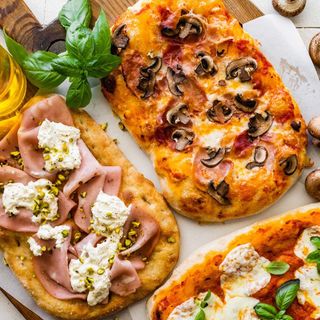 Pinsa Ventricina Aquilana funghi e pecorino (Bianca)