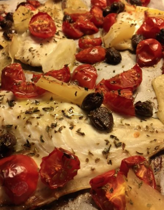 Filetto di Orata al forno con patate, olive Taggiasche, capperi