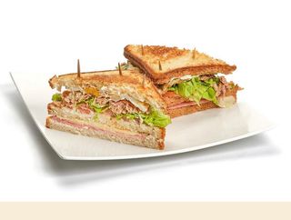 Sándwich De Lechuga Con Tomate Y Atún