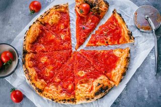 Marinara pizza iz peći na drva 32cm + Coca-Cola 0.5l