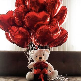 Be my Valentine's - pachet trandafiri rosii, baloane si urs de plus 