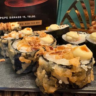 Amami roll (8 piezas) ESPECIALIDAD DEL CHEF