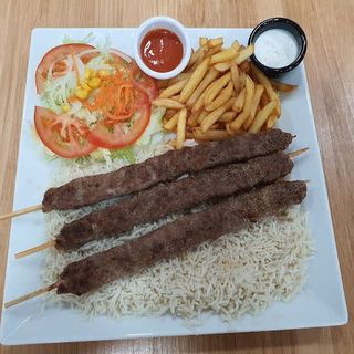 Plato De Seekh Kebab Con Patatas