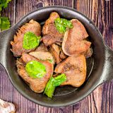 18.Телешки език с вино и босилек (140г)