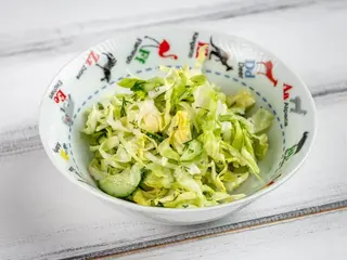 ДМ Салат з молодої капусти, огірка, зелені та домашньої олії (125g)