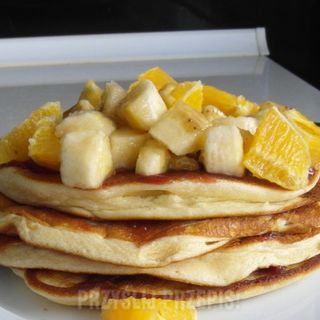 Naleśniki amerykańskie z brzoskwinią i bananem 4 szt