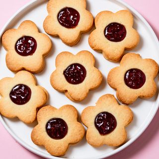 გვირილა ალუბლის ჯემით