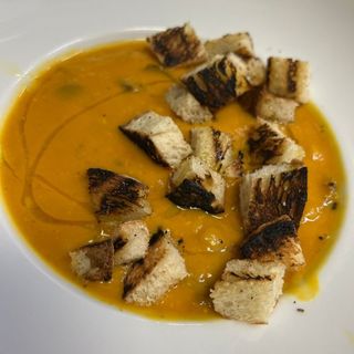 Zuppa crema di zucca, ceci, funghi e crostini