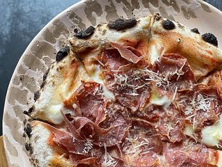 Піца із салямі та прошутто (500г)