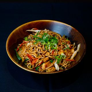 Yakisoba de pollo