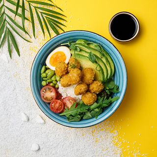 Поке з курячим попкорном та рисом