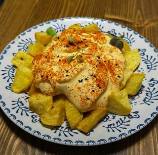 Patatas bravas caseras