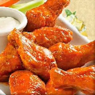21.Ración De Plato De Alitas De Pollo Y Patatas