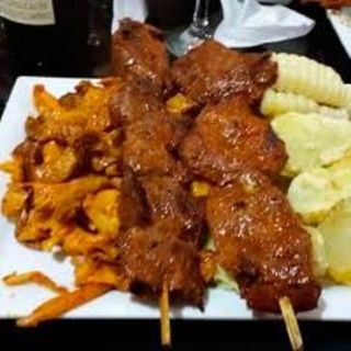 Anticuchos con rachi